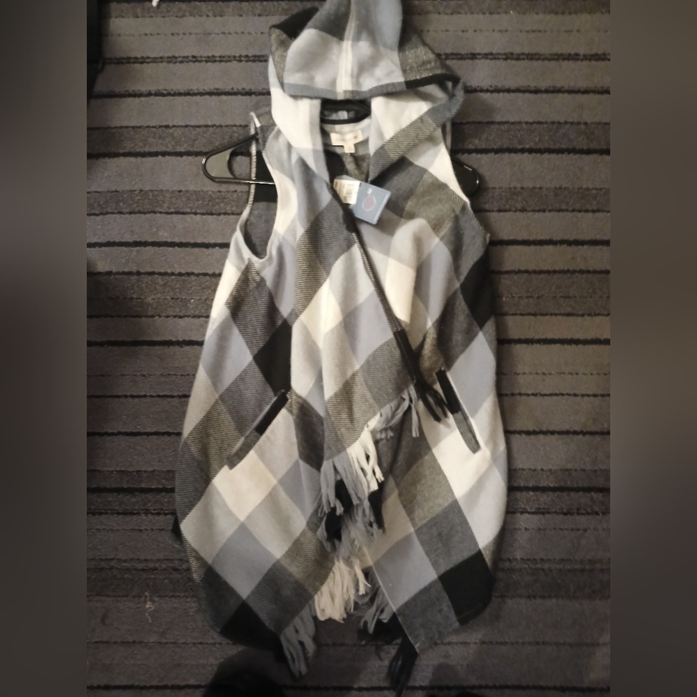 NWT SOFT FLANNEL HOODED BUTTON SHAW LIKE VEST WITH POCKETS SUPER CUTE SIZE XS